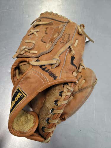 Used Wilson Mike Flanagan 11" Fielders Gloves