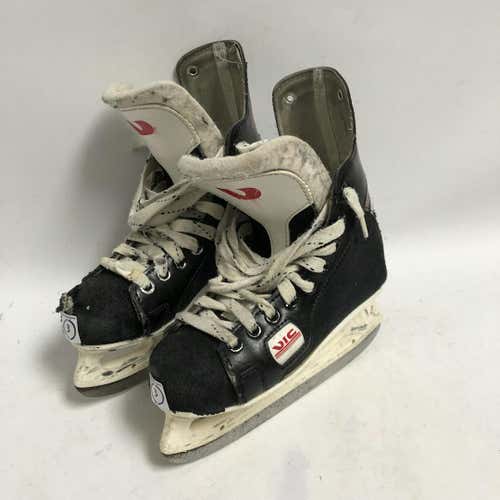 Used Usa Hockey Vic Junior 03 Ice Hockey Skates