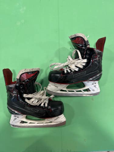 Used Junior Bauer Vapor X2.7 Hockey Skates (Extra Wide) - Size: 2.5