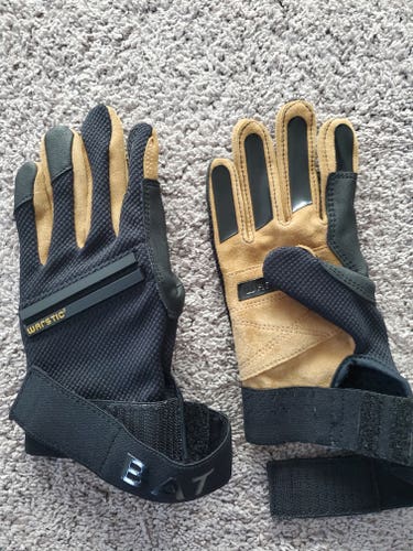 Warstic new YL Batting Gloves.