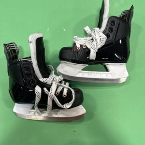 Used Junior Verbero Cypress Hockey Skates (Regular) - Size: 2