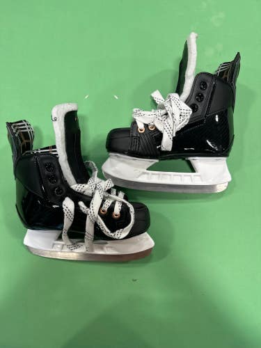 Used Junior Verbero Cypress Hockey Skates (Regular) - Size: 2