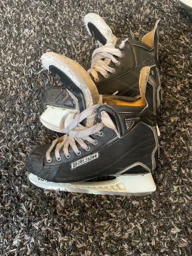 Used Senior Bauer Regular Width   9 Nexus 1000 Hockey Skates