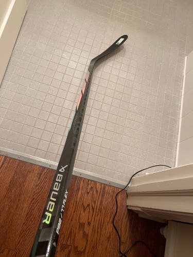 New Senior Bauer Right Handed P92  Proto-R Hockey Stick
