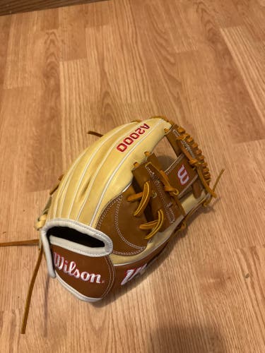 Wilson A2000 12" Fastpitch Infielder's Glove- Brand new unused