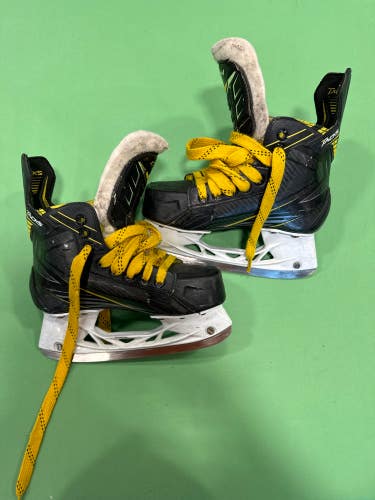 Used Junior CCM Tacks 4092 Hockey Skates Regular Width Size 2