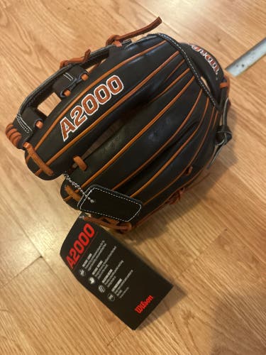 New 2023 Infield 11.5" A2000 1716 Baseball Glove- Make an Offer! Free shipping!