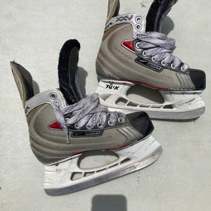 Used Junior Bauer Vapor XXV Hockey Skates | Size 2.5