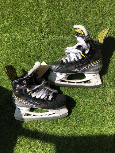 Used Junior Bauer Vapor 3X Hockey Skates Regular Width Size 2