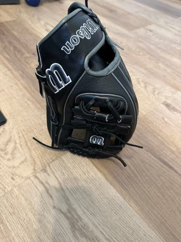 Wilson A2K 11.5" RHT Infield Glove