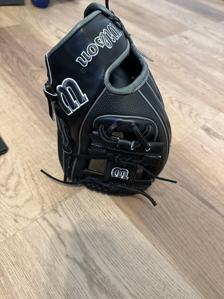 Wilson A2K 11.5" RHT Infield Glove