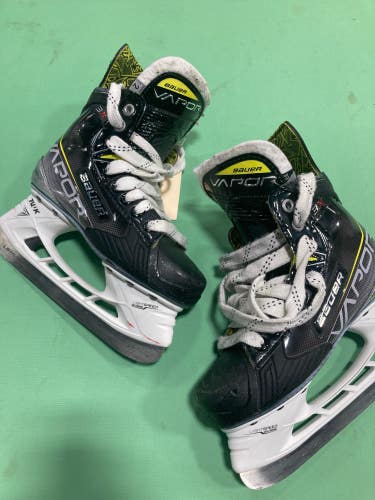 Used Junior Bauer Vapor 3X Hockey Skates Extra Wide Width Size 2