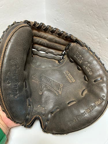 Rawlings Renegade Series RCM315B 31.5" Youth Baseball Catchers Mitt RHT Preowned