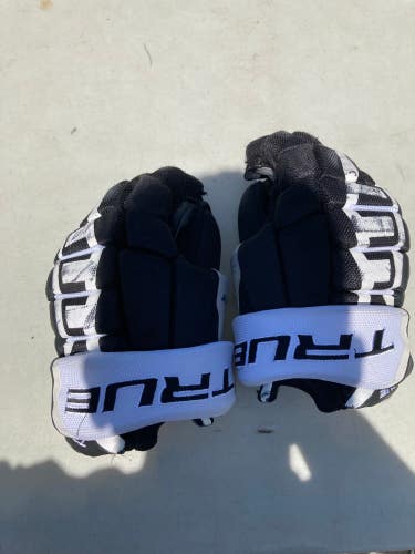 Black Used Senior True XC7 Gloves 11"