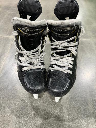 Used Intermediate Bauer Supreme M5 Pro Hockey Skates Regular Width Size 4