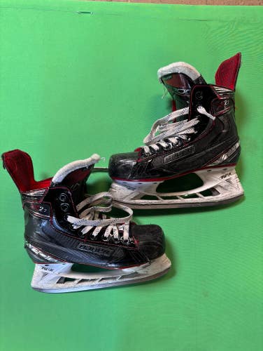 Used Intermediate Bauer Vapor X2.7 Hockey Skates Regular Width Size 4