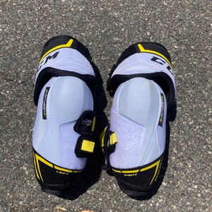 Used Senior Small CCM Tacks 9060 Elbow Pads