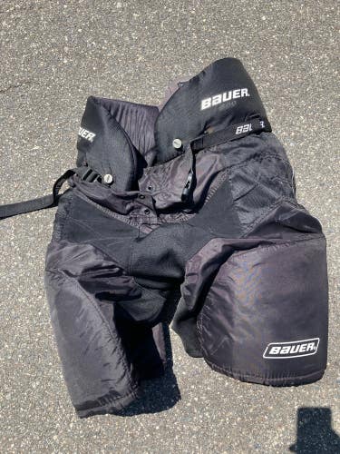 Black Used Senior Medium Bauer 800 Hockey Pants
