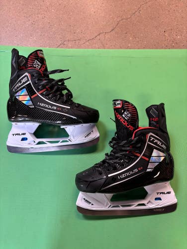 New (NEVER BAKED) Senior True HZRDUS 9X Hockey Skates 7