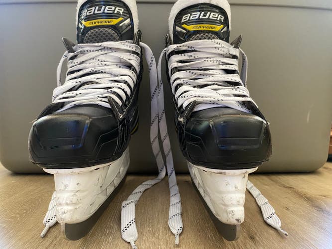 Used Junior Bauer Supreme M1 Hockey Skates Regular Width Size 2.5