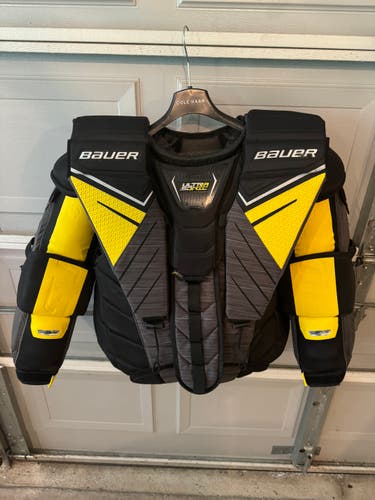 New XL Bauer Supreme UltraSonic Goalie Chest Protector