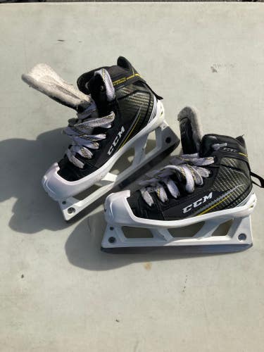 Used Junior CCM Tacks 9060 Hockey Goalie Skates Regular Width Size 1.5