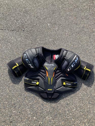 Used Large Junior CCM Tacks 9080 Shoulder Pads
