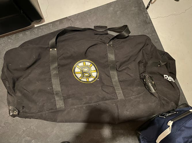 Boston Bruins Reebok Hockey Player Bag Pro Stock 41 X 17 X 18