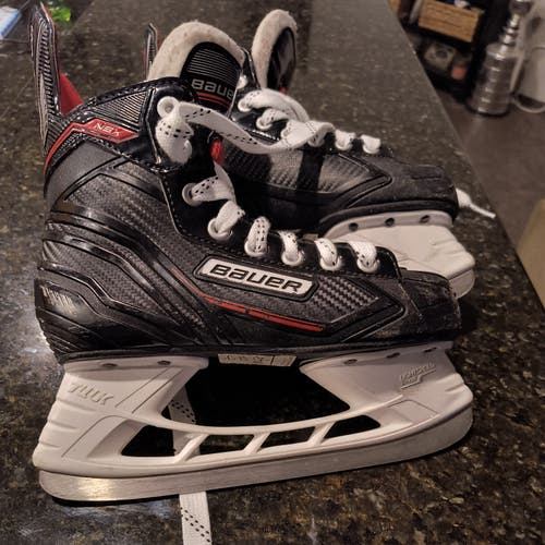 Used Bauer NSX Hockey Skates Size 5