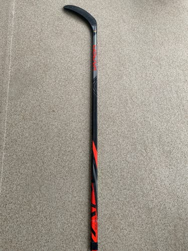 Used Intermediate Bauer Vapor FlyLite Right Handed Hockey Stick P92