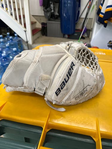Bauer GSX goalie glove