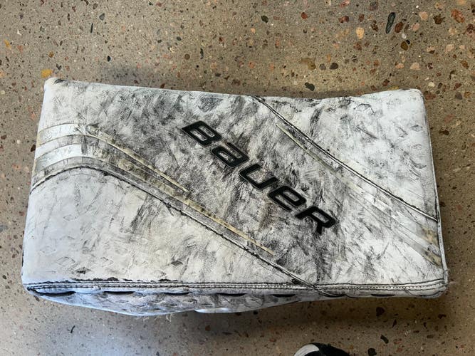 Used Senior Bauer Vapor 2X Goalie Blocker Regular