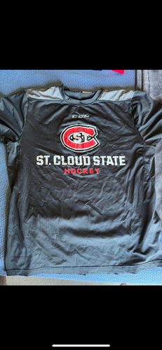 St. Cloud State Hockey Used Large/Extra Large Adult Unisex Apparel Bundle