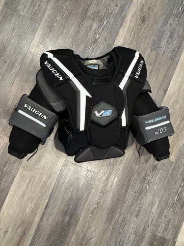 Vaughn Velocity V9 junior m/l chest protector