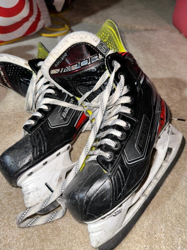Used Intermediate Bauer Regular Width Size 5 Vapor X2.9 Hockey Skates