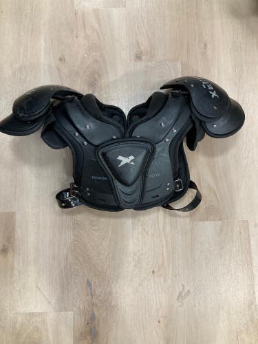 Used Medium Youth Xenith Flyte Shoulder Pads