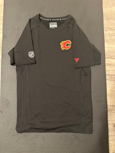 Calgary Flames Team Issued Compression Shirt Size Large