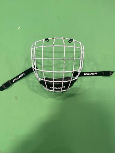 Used Medium Senior Bauer Profile II Facemask Cages, Visors & Shields Full Cage