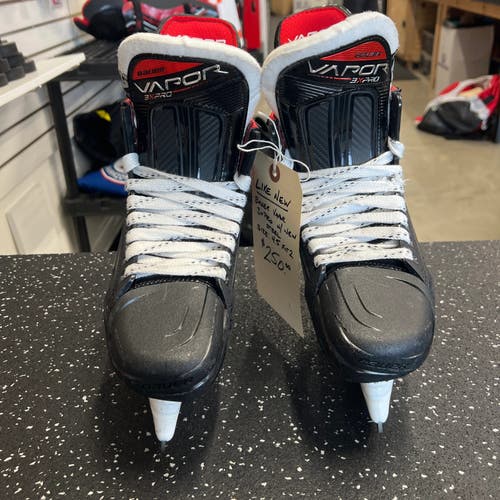 Used Intermediate Bauer Vapor 3X Pro Hockey Skates Regular Width Size 4.5