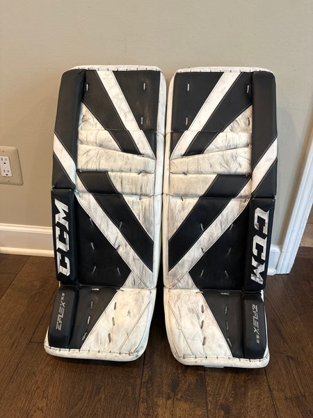 CCM Extreme Flex E5.9 Goalie Leg Pads 30+1
