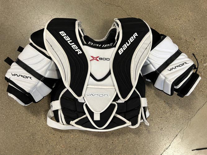 Used Intermediate Small Bauer Vapor X900 Goalie Chest Protector