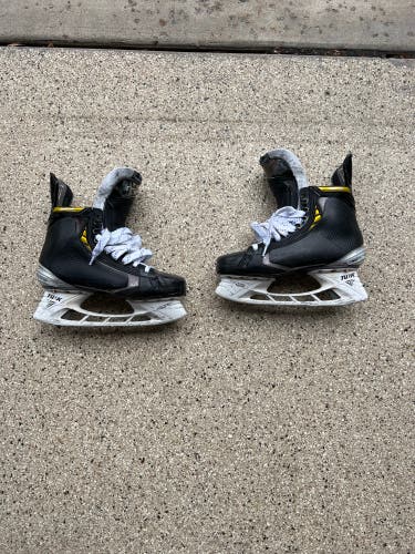 Used Bauer  Pro Stock 9 Vapor Hyperlite Hockey Skates
