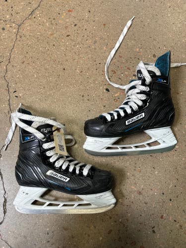 Used Intermediate Bauer XLP Hockey Skates Regular Width Size 5