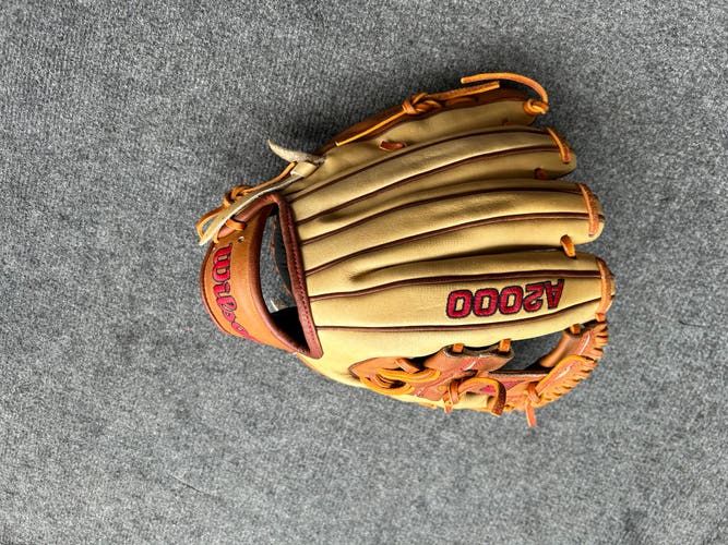 Wilson A2000 Baseball Glove 11.5” Right Hand Throw
