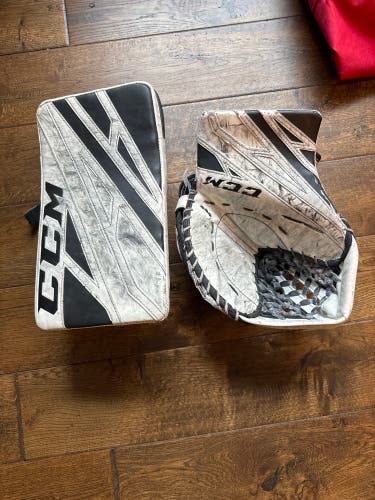 Junior CCM Regular Extreme Flex E4.5 Glove & Blocker