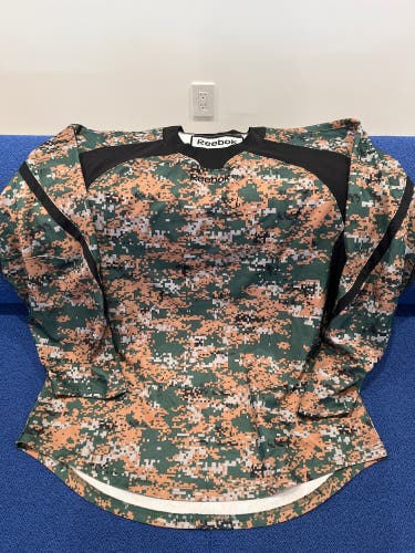 Used Large Camo Reebok Jersey