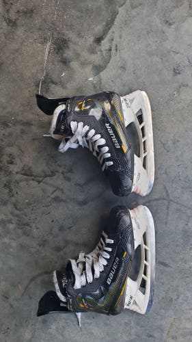 Used Senior Bauer Supreme M5 Pro Hockey Skates 7.5