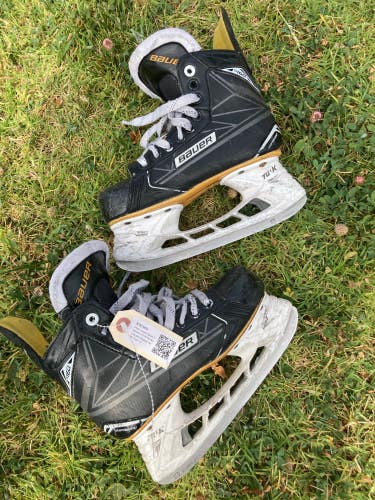 Used Junior Bauer Supreme S160 Hockey Skates Regular Width Size 1.5