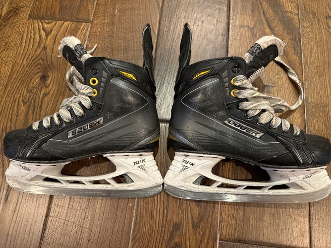 Bundled Int Bauer Regular Width  Size 5 Supreme 170 Hockey Skates & CCM 11” 7090 Gloves