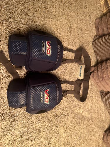 Vaughn V10 Pro Senior Knee & Thigh Protector (VKPV10PRO)